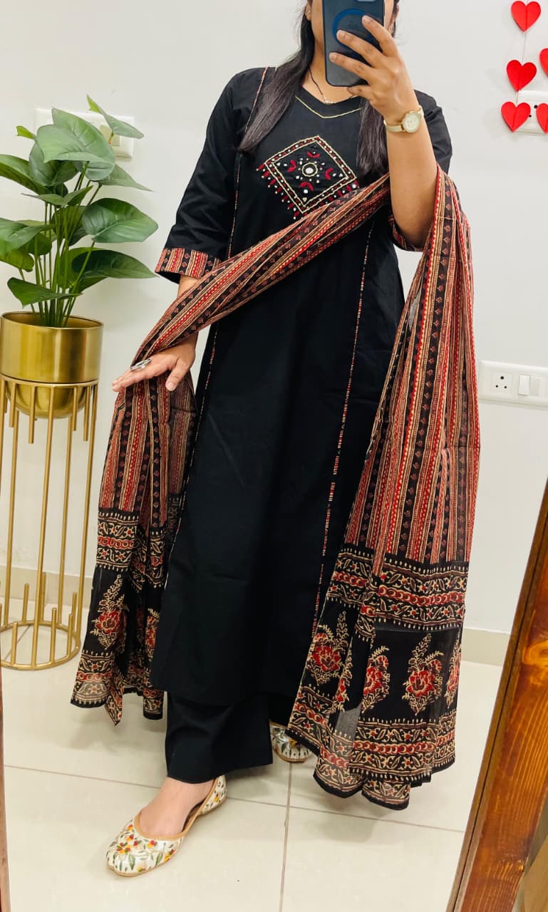 Royal Designer Ethnic Kurti Set in Dhabu Cotton with Mirror Work
