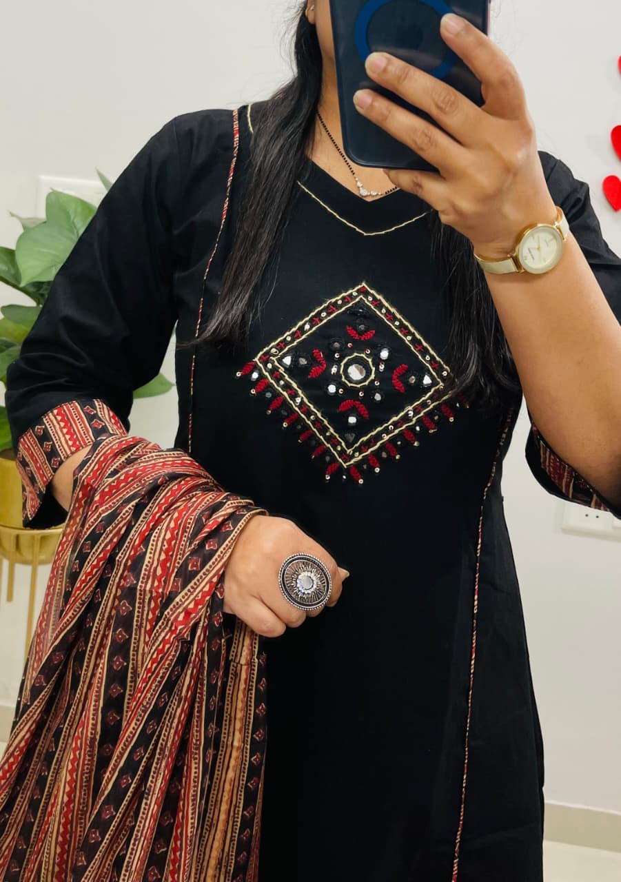 Royal Designer Ethnic Kurti Set in Dhabu Cotton with Mirror Work view 4