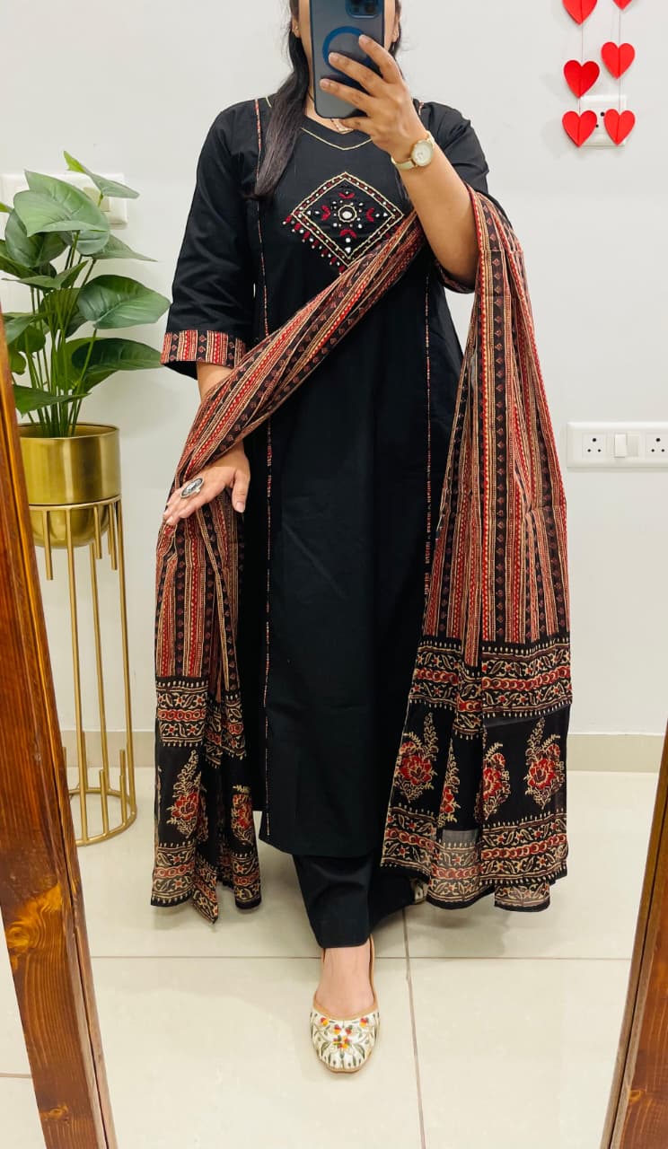 Royal Designer Ethnic Kurti Set in Dhabu Cotton with Mirror Work view 6