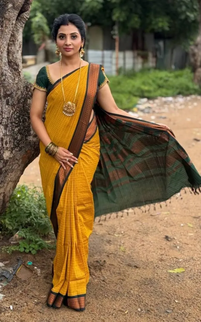 Premium Kalyani Cotton Checked Saree with Grand Zari Pallu and Contrast Blouse
