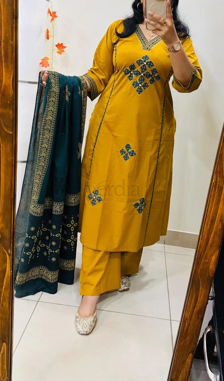 Premium Rich Dhabu Cotton Kurti Set with Azrakh Applique view 6
