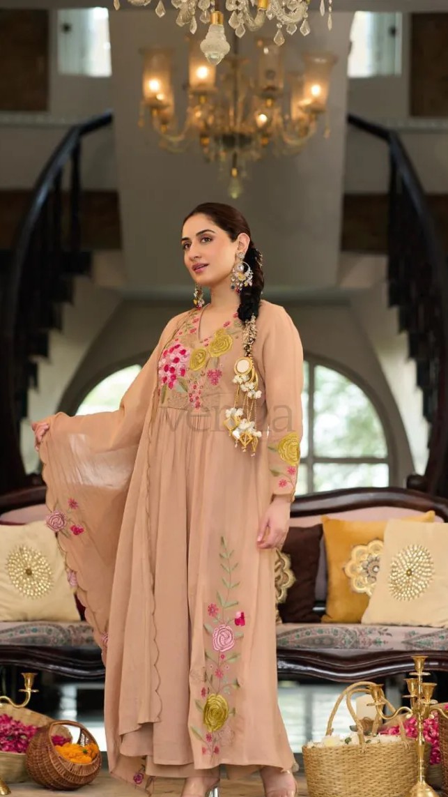 Premium cotton crush 3 piece suit with applique work