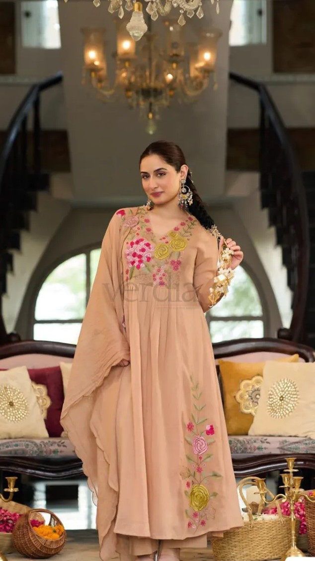 Premium cotton crush 3 piece suit with applique work view 4