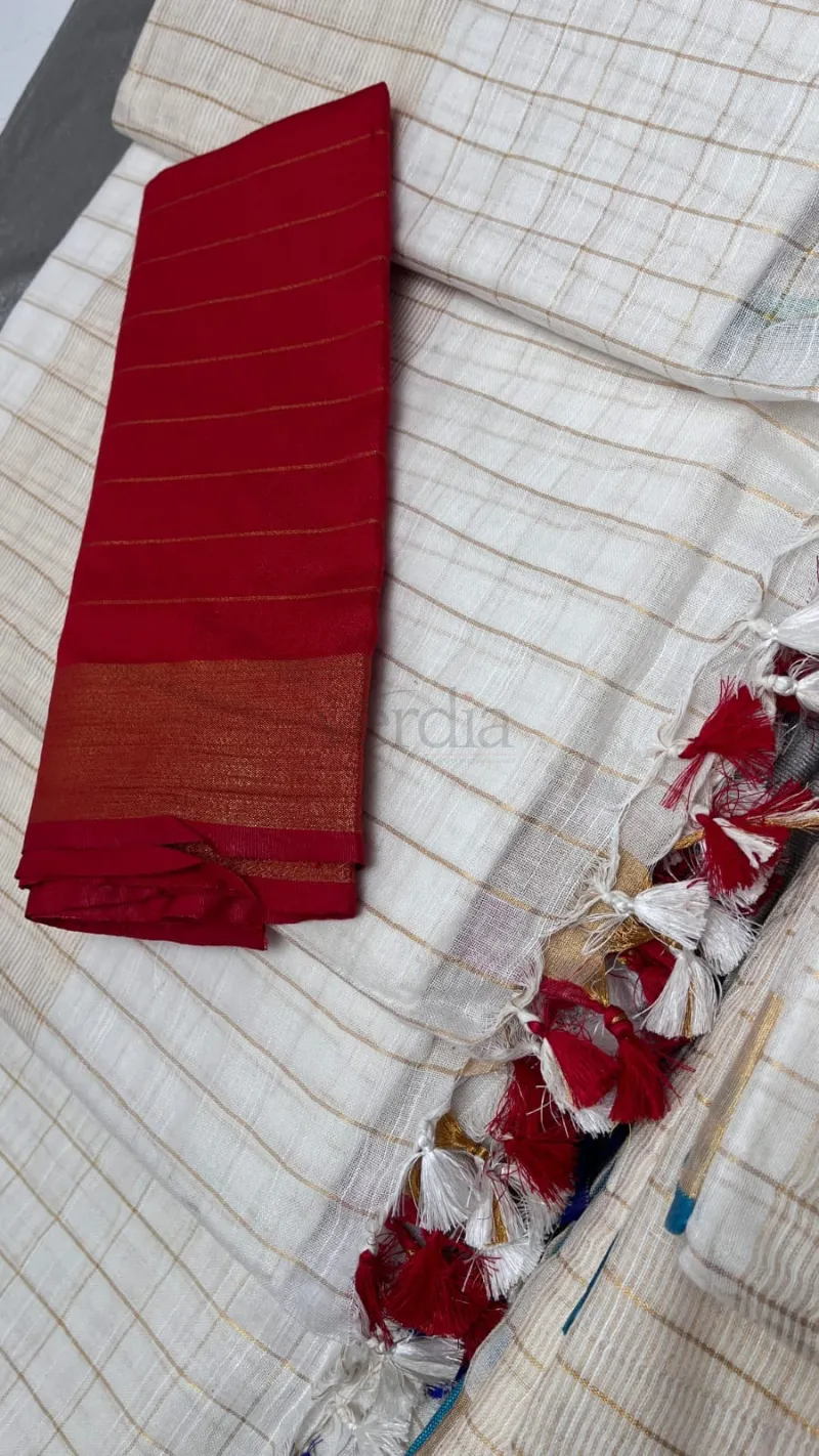 Kerala Onam sarees featuring a semi linen fabric view 4
