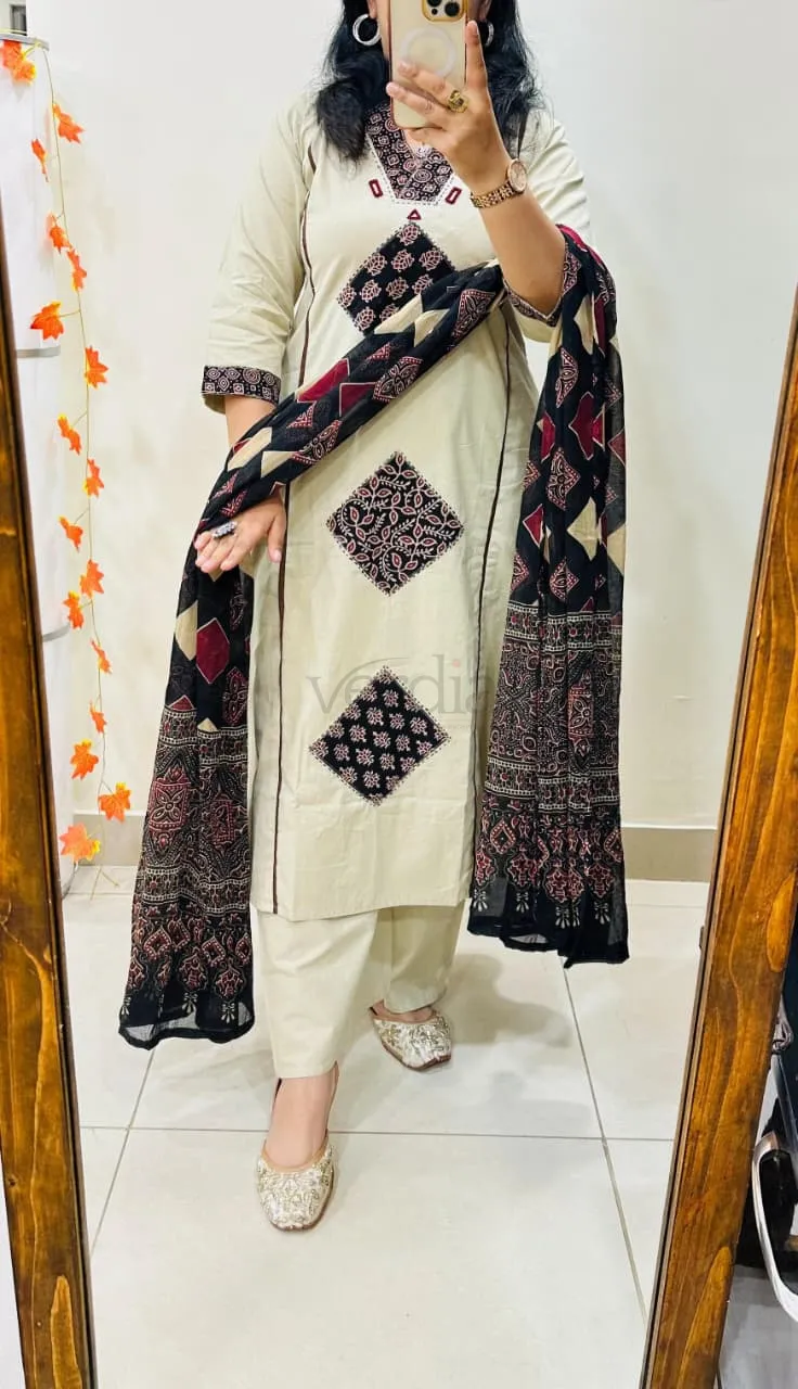 Premium Dhabu Cotton Suit with Azrakh Applique and real mirror work. view 4