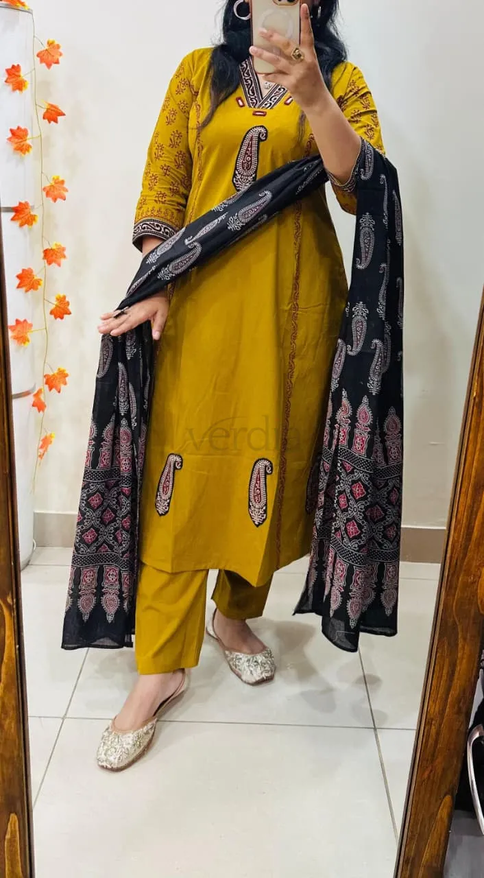 Premium Dhabu Cotton Suit with Azrakh Applique and real mirror work. view 7