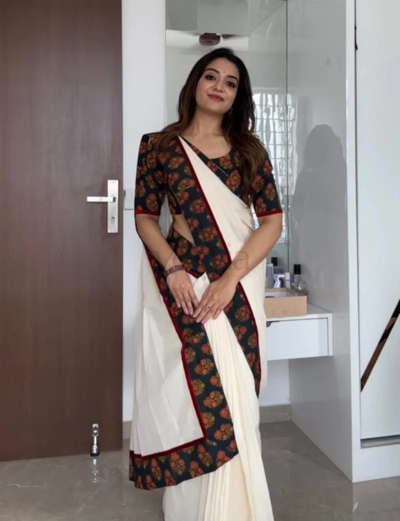 Onam Special saree crafted from plain linen with a digital print. view 3