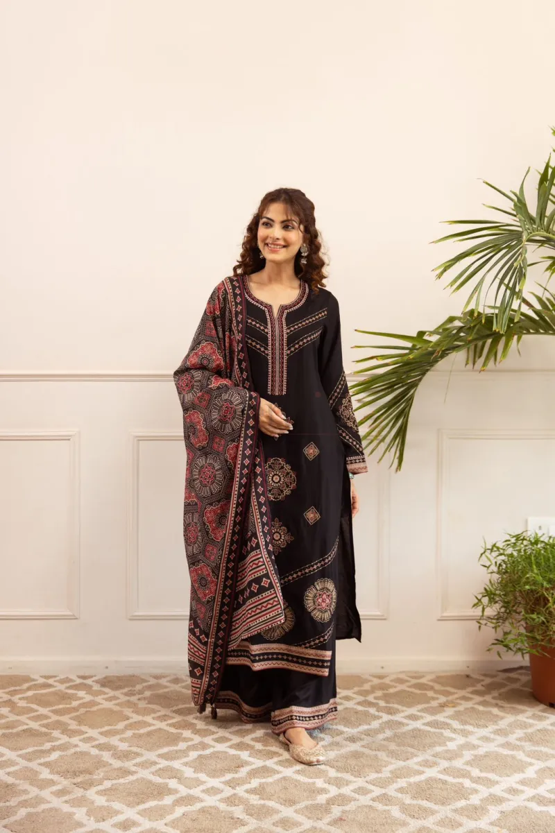 Ready-to-wear suit Set view 11