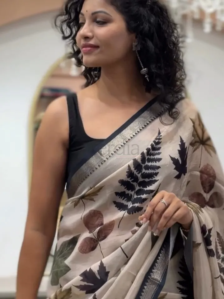 Soft Linen Saree with a Mangalagiri border with digital Print view 4