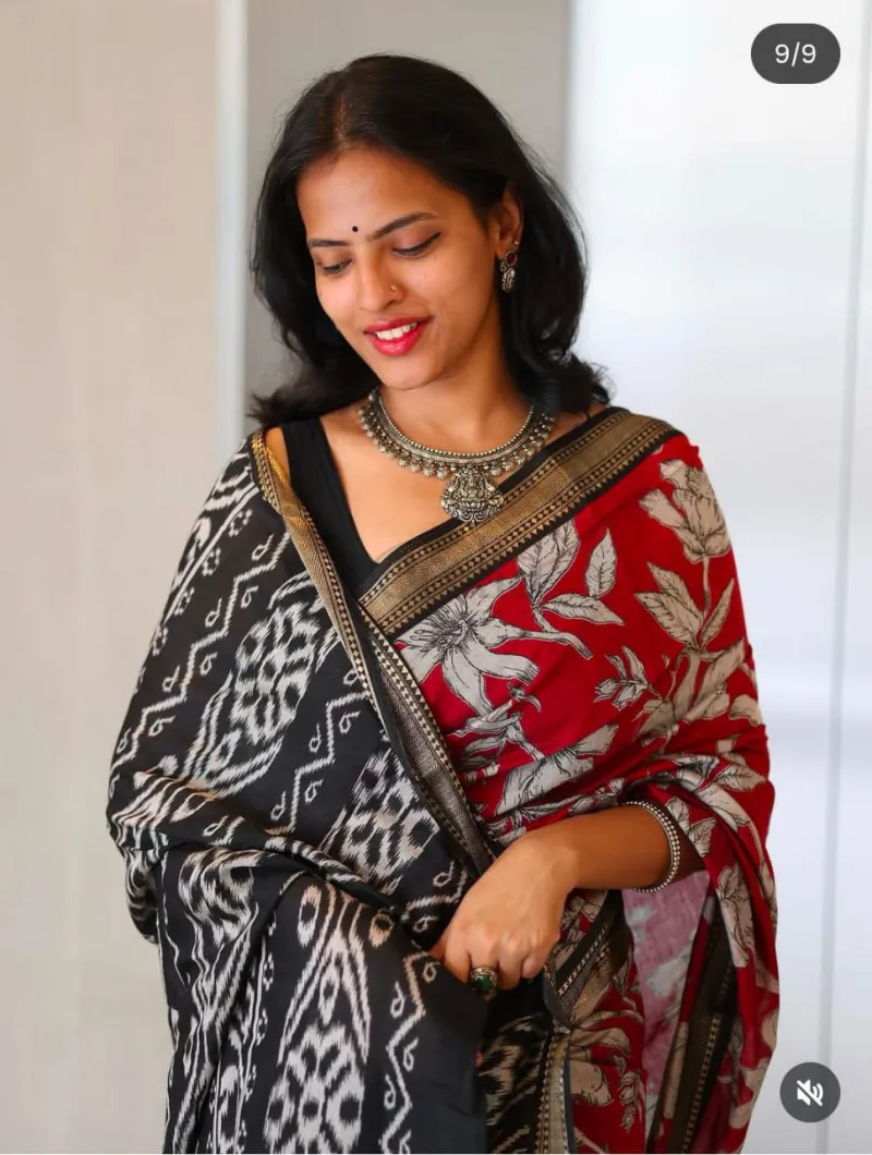 Floral Printed Mul Cotton Saree and Contrast Blouse view 4