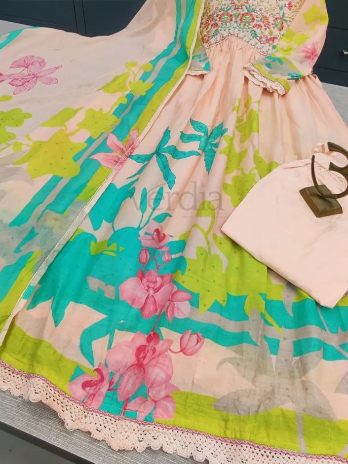 Malmul Anarkali Kurti Set view 2